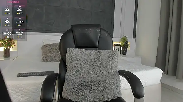 SaraGomez1 online show from April 2026 12:33:01 PM