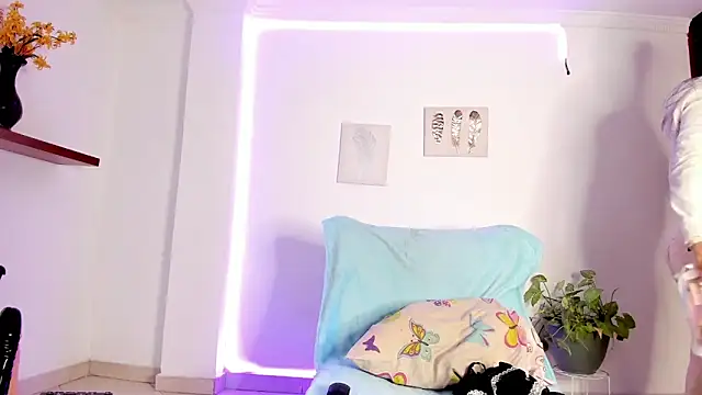 Snapshot of anniesweet- chatting on November 2025 01:10:01 PM anniesweet- online show from November 2025 01:10:01 PM