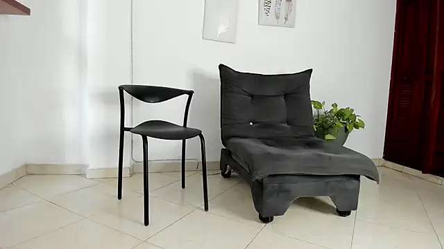 Snapshot of anniesweet- chatting on December 2025 01:05:01 PM anniesweet- online show from December 2025 01:05:01 PM