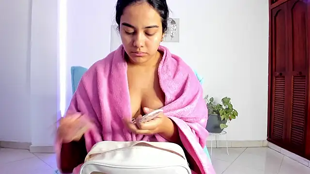 Snapshot of anniesweet- chatting on December 2025 01:30:01 PM anniesweet- online show from December 2025 01:30:01 PM