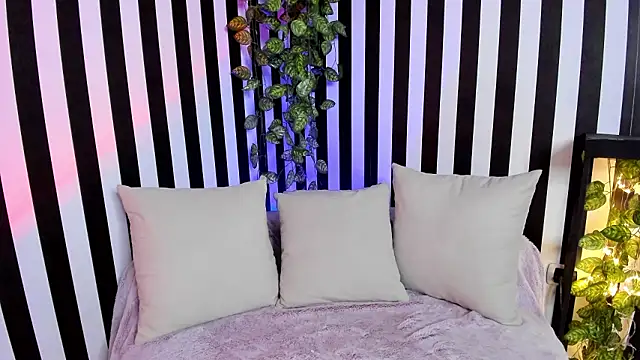 Snapshot of liz_goth chatting on January 2026 02:44:02 PM liz goth online show from January 2026 02:44:02 PM