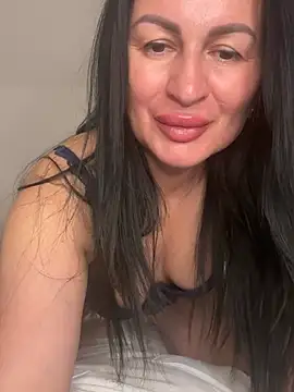 Helena7077 online show from May 2026 11:43:01 PM