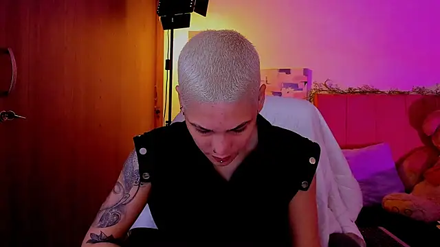 Charlee pink online show from April 2026 05:57:01 PM