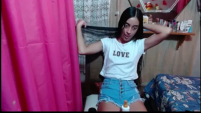 Lunawillis online show from April 2026 07:16:01 PM