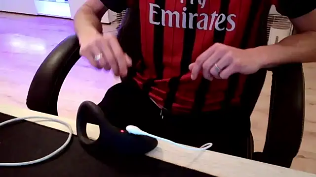 Snapshot of ElViko11 chatting on November 2025 08:41:01 PM ElViko11 online show from November 2025 08:41:01 PM