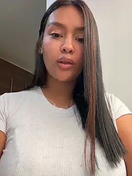 Snapshot of _NINA chatting on February 2026 10:35:02 PM NINA online show from February 2026 10:35:02 PM