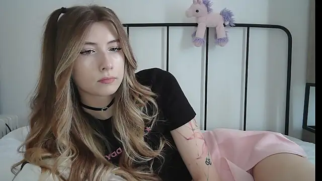 ErikaShyy online show from July 2026 10:10:01 AM