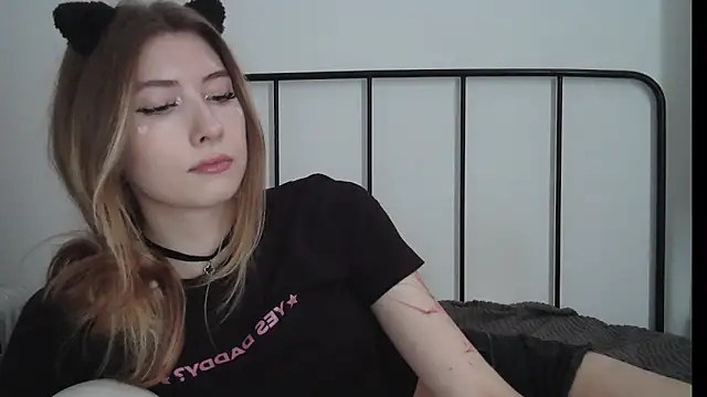 ErikaShyy online show from July 2026 12:48:02 PM