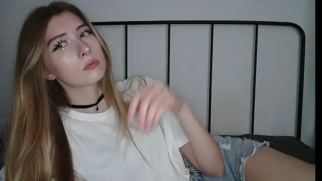 ErikaShyy online show from July 2026 10:14:01 AM