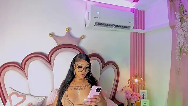 Snapshot of Mia_Jansen chatting on June 2026 02:04:02 PM Mia Jansen online show from June 2026 02:04:02 PM