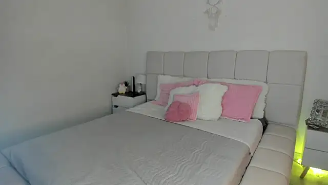 Ori valentina online show from March 2026 08:31:01 PM