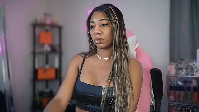 Snapshot of longislandprincess chatting on March 2025 01:07:02 PM longislandprincess online show from March 2025 01:07:02 PM