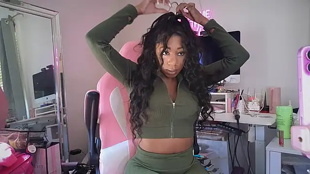 Snapshot of longislandprincess chatting on September 2025 05:59:02 PM longislandprincess online show from September 2025 05:59:02 PM