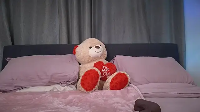 Snapshot of longislandprincess chatting on February 2026 01:26:02 AM longislandprincess online show from February 2026 01:26:02 AM