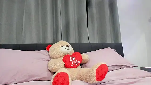 Snapshot of longislandprincess chatting on February 2026 09:43:02 AM longislandprincess online show from February 2026 09:43:02 AM