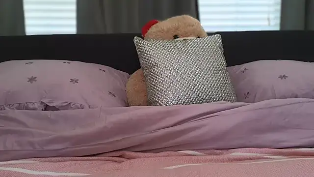 Snapshot of longislandprincess chatting on March 2026 07:08:02 PM longislandprincess online show from March 2026 07:08:02 PM