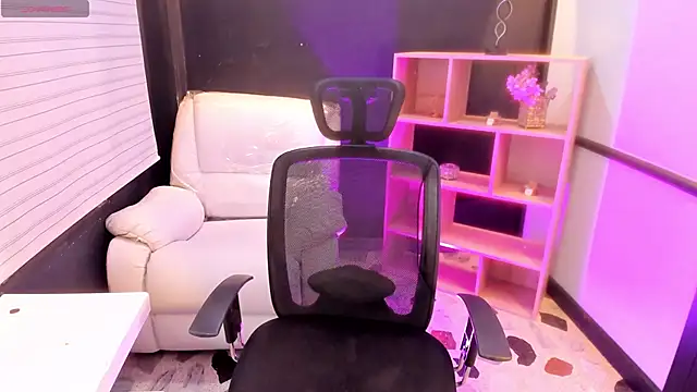 EmySilver online show from December 2024 02:17:02 PM