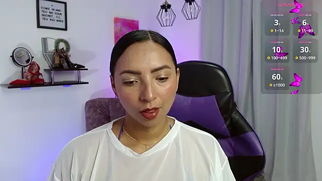 Emmi Cam online show from March 2026 01:00:02 PM