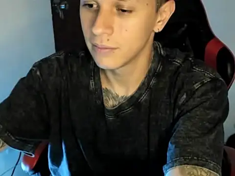 Snapshot of goodboy69l chatting on June 2026 12:04:02 AM goodboy69l online show from June 2026 12:04:02 AM