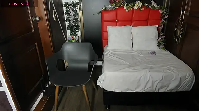 SexyNaf online show from December 2025 08:04:01 PM