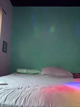 Snapshot of xMirana_ chatting on April 2026 10:05:01 AM xMirana online show from April 2026 10:05:01 AM