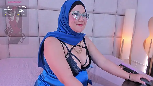 Scarlette 33 online show from March 2026 02:28:02 AM