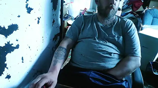 slickwill123 online show from April 2026 05:17:01 PM