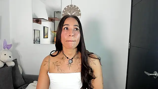 electra hunt online show from April 2026 01:18:01 AM
