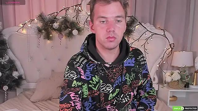 ArthurWhitee online show from December 2025 08:08:01 AM