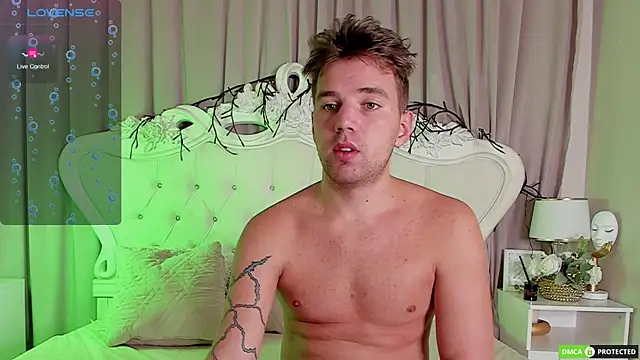 ArthurWhitee online show from January 2026 03:22:02 AM