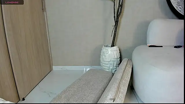Snapshot of emily_huddson_ chatting on June 2026 08:28:01 PM emily huddson online show from June 2026 08:28:01 PM