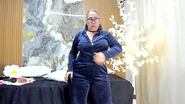 Danna topless online show from April 2026 12:06:02 PM