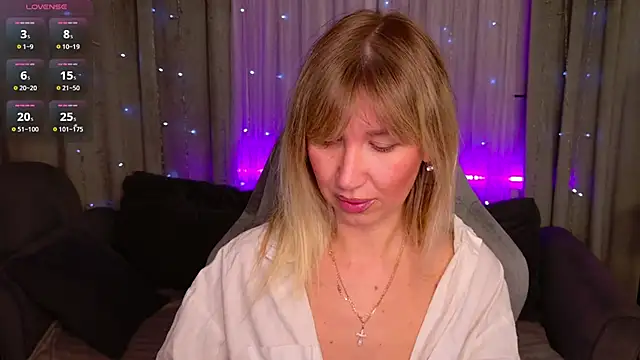 MilaBott online show from April 2026 07:04:01 PM