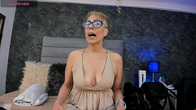 Bella Evans  online show from April 2026 12:55:01 PM