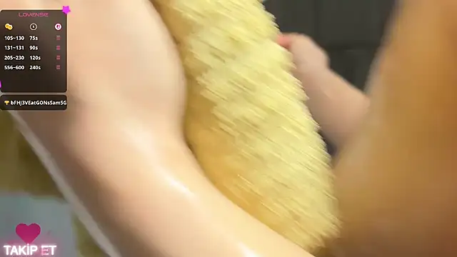 DreammGirlll online show from April 2026 01:41:02 PM