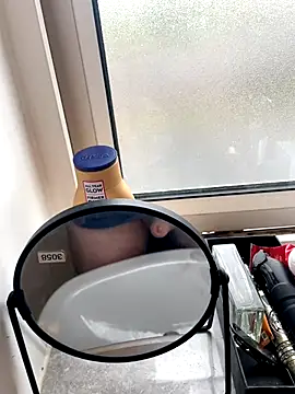 TallBoy2810 online show from October 2025 10:36:01 AM