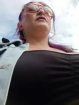 sophie banger online show from July 2026 08:15:02 PM
