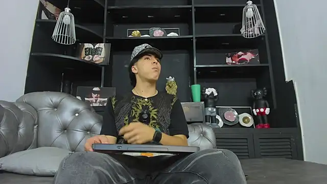 HeellBoy  online show from October 2025 07:25:02 PM