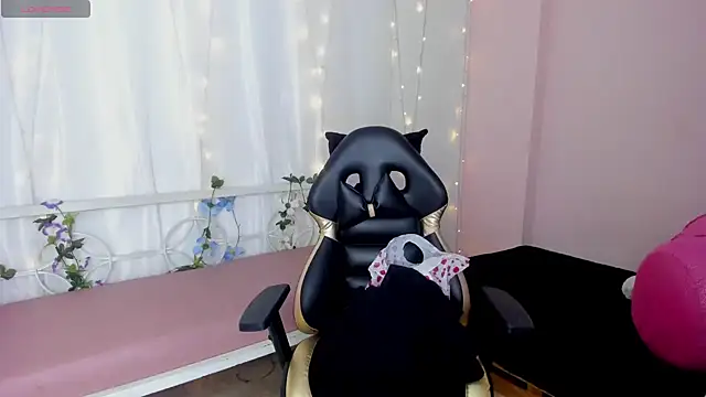 Abigail Wilson  online show from December 2024 08:03:02 PM