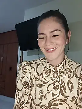 Snapshot of Hanny_24 chatting on July 2026 11:28:01 PM Hanny 24 online show from July 2026 11:28:01 PM