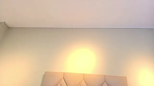 Isis Osman online show from March 2026 01:58:02 PM