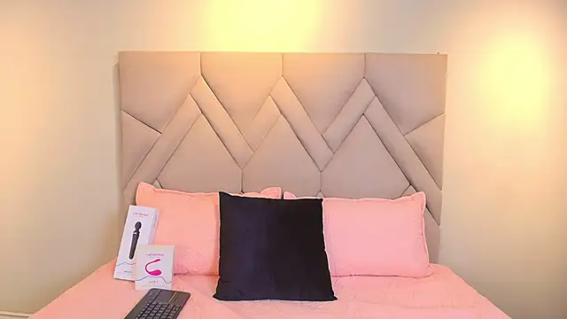 Isis Osman online show from April 2026 07:58:01 PM