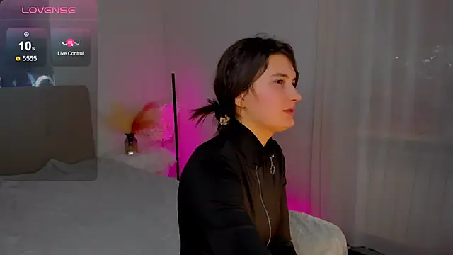 Laura Leee online show from February 2025 12:34:02 PM