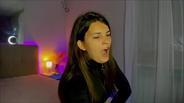 Laura Leee online show from September 2025 05:30:01 AM