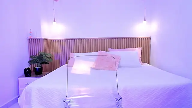 Bella reaset18 online show from December 2024 09:17:02 PM