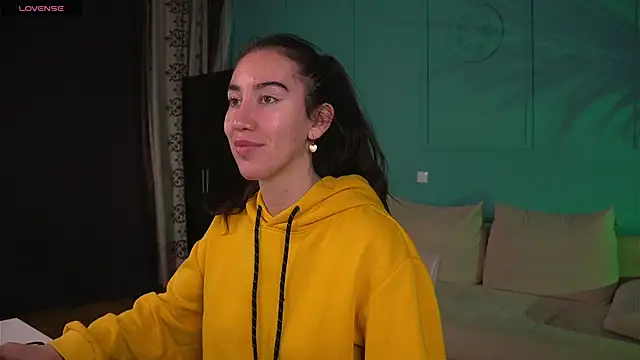 Belle Via online show from April 2026 03:26:01 PM