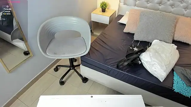 escarleth   online show from March 2026 11:38:02 AM