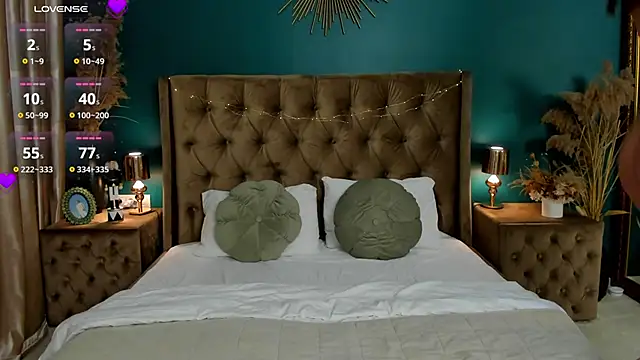 CalyMoon online show from March 2025 10:49:01 PM