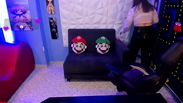 VickyJohnson1 online show from October 2025 05:44:02 PM