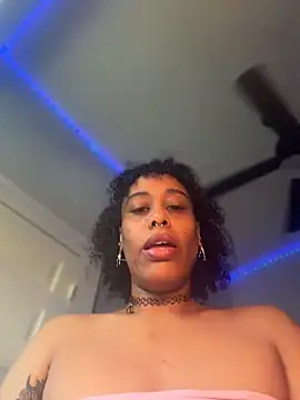 Snapshot of loveluna8 chatting on April 2026 01:42:02 PM loveluna8 online show from April 2026 01:42:02 PM